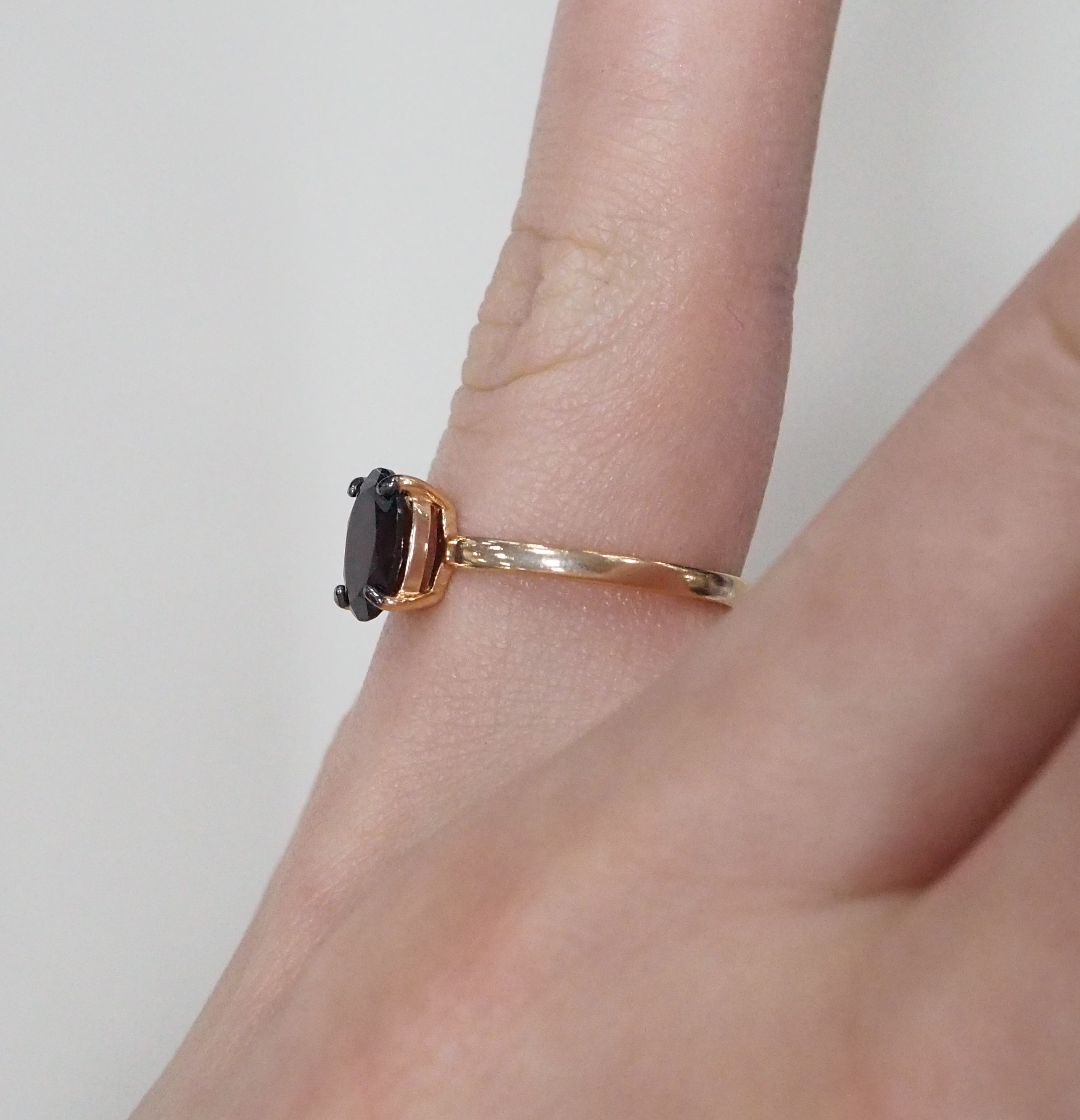 Серебряное кольцо с гранатом